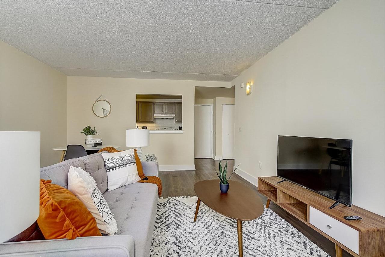 Frontdesk I The Cosmopolitan Apts Philadelphiaアパートメント 部屋 写真